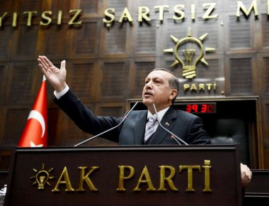 Ξανά στα ... «χέρια» του Ρ.Τ.Ερντογάν η ηγεσία του AKP